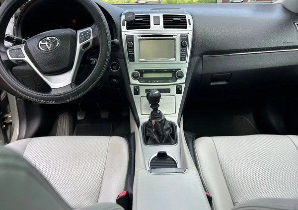 Toyota Avensis cena 38800 przebieg: 190000, rok produkcji 2012 z Gliwice małe 232